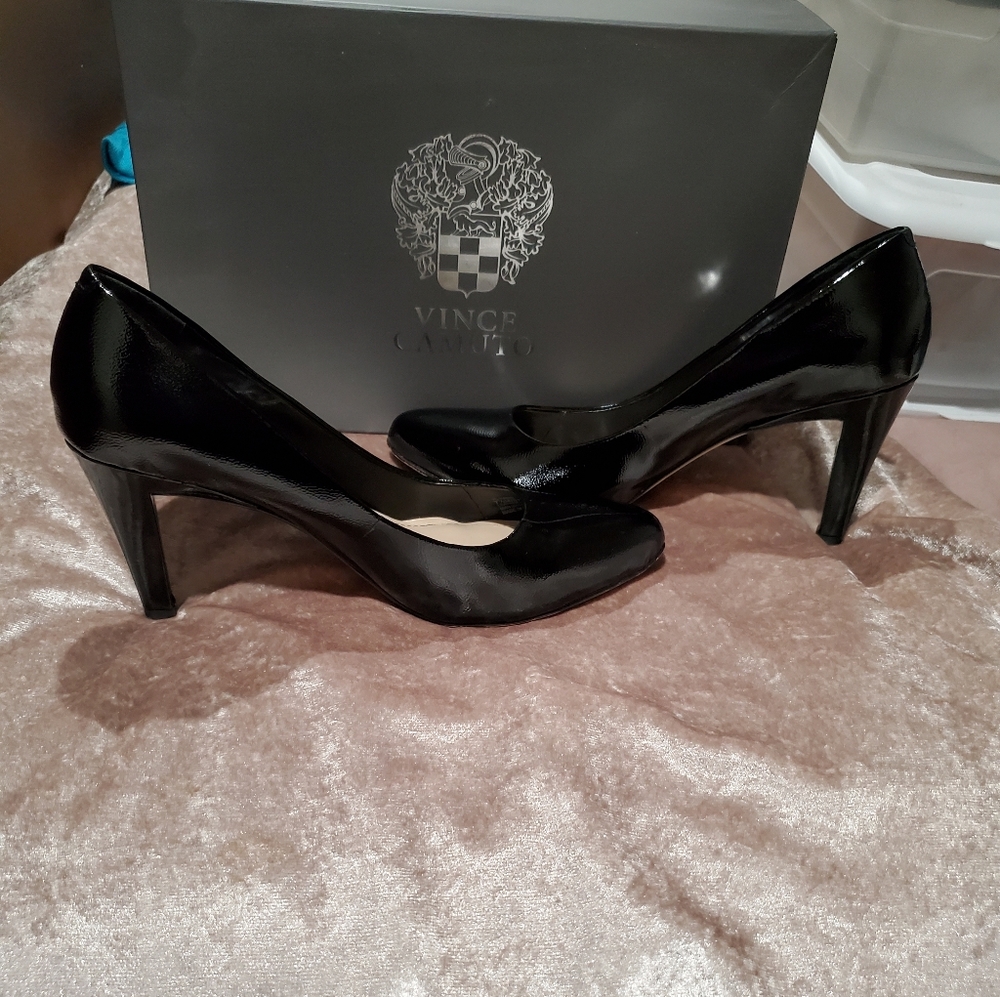 SOLD ******  Vince Camuto pumps